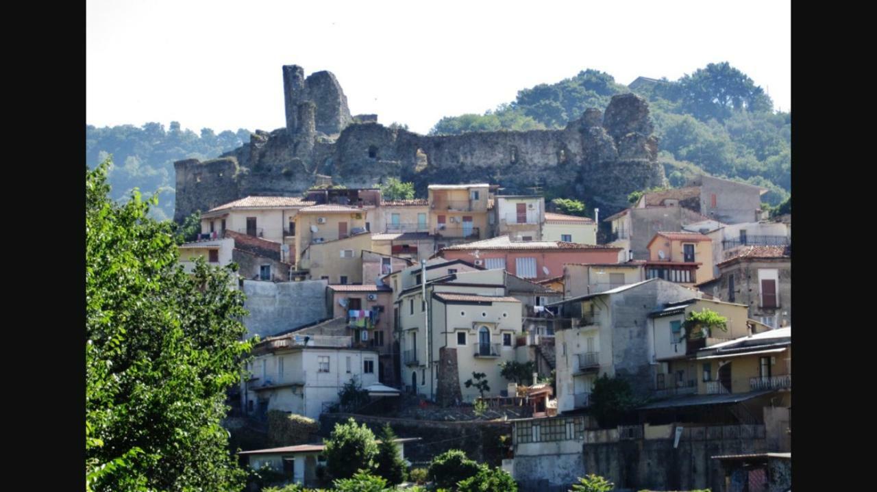 Apartamento La Casetta Di Elena Lamezia Terme Exterior foto