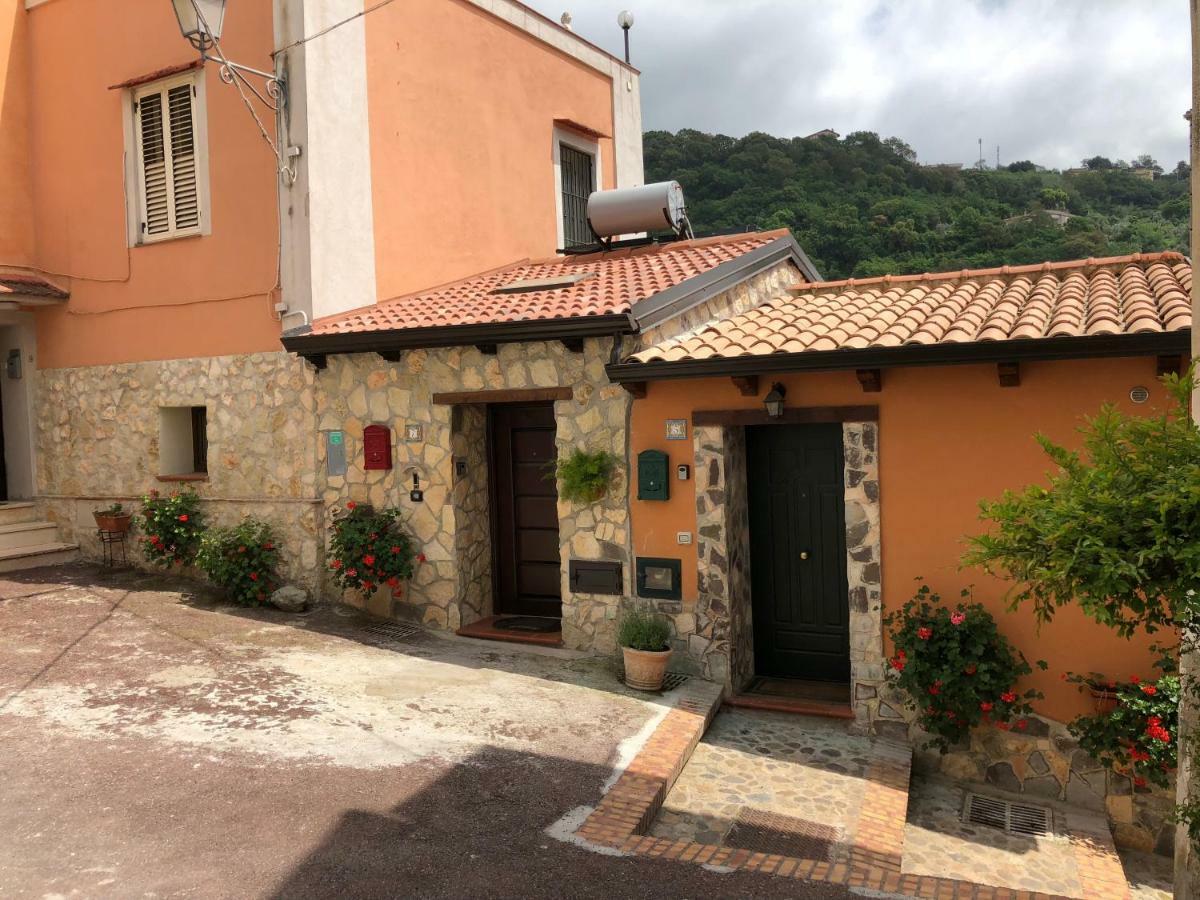 Apartamento La Casetta Di Elena Lamezia Terme Exterior foto